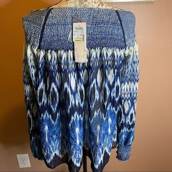 Crystal and violet off the shoulder top - Picture 2 of 10